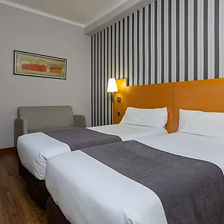 Lyon Hotel *