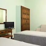 Lyon Hotel *
